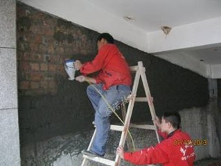 用YYA特種漿料對混凝土磚混結(jié)構(gòu)滲水進(jìn)行噴涂處理