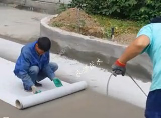 高分子防水卷材施工采用用YYPE做粘結(jié)劑