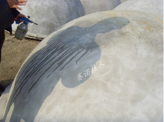 用普通漿料做的沼氣罐布滿收縮裂紋