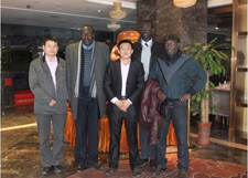 王總與國(guó)外客戶在一起 王總與國(guó)外客戶在一起