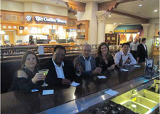 王總與國(guó)外客戶在一起 王總與國(guó)外客戶在一起