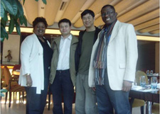 王總與國(guó)外客戶在一起 王總與國(guó)外客戶在一起