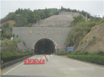 公路隧道漏水