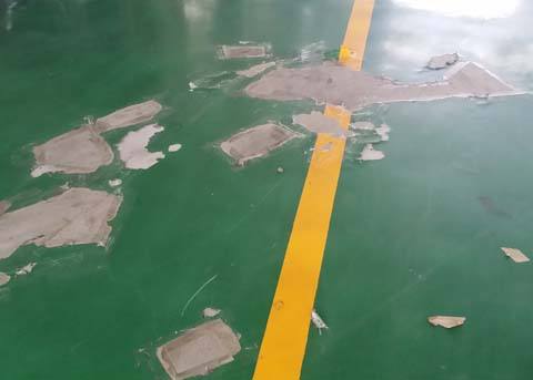 地下車庫漏水導(dǎo)致環(huán)氧地坪起層